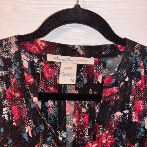 American Rag Black and Burgundy Floral Blouse Medium - Picture 2 of 3